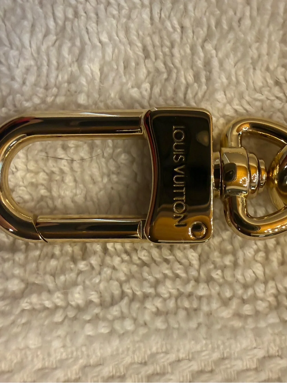Authentic Louis Vuitton Pochette Métis East West gold chain.